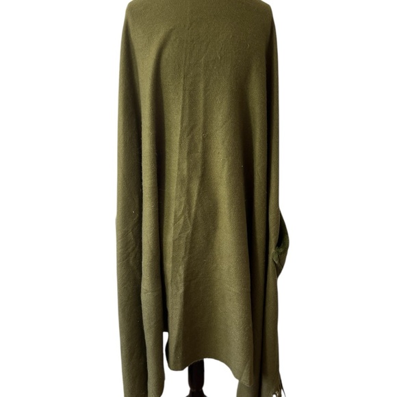 Summer and Rose Pocketed Poncho - Picture 4 of 4